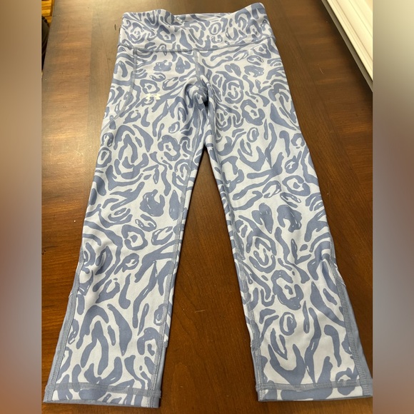 Under Armour No-Slip Waistband Tonal Print Capris Size Small - Picture 5 of 6